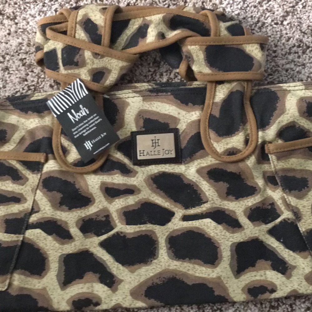 Halle Joy Noah Giraffe Handbag Brand New